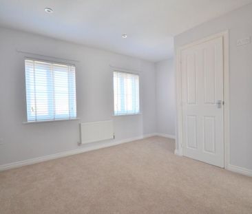 2 bedroom end of terrace house to rent - Photo 2