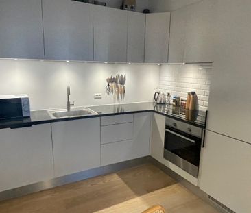 Nyere køkken og kig til vandet - Foto 2