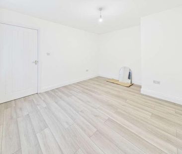 Wood Place, SO19 - Photo 1