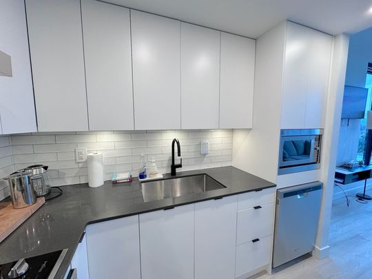 FURNISHED: Brooklyn – 2 bedroom, 2 bath, corner unit - Photo 1