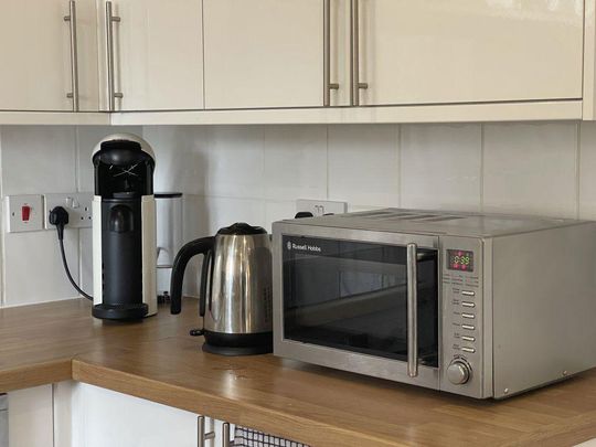 1 bedroom in a house share to rent - Photo 1