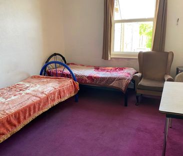 Room in a Shared House, Shepherds Bush Road, W6 - Photo 1