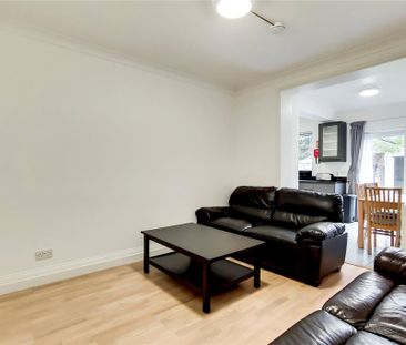 4 bedroom detached house to rent - Photo 3