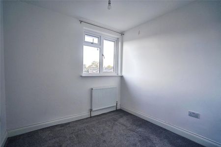 4 bedroom detached house to rent - Photo 4