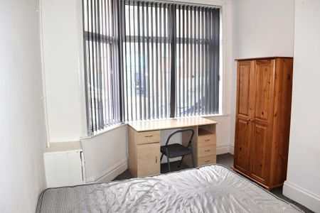 6 bedroom terraced house to rent - Photo 5