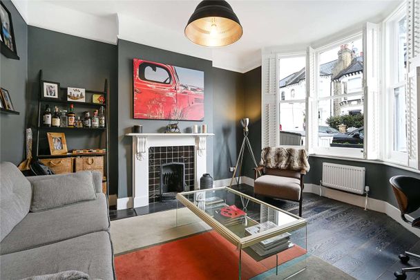 Savills is delighted to present this wonderful family home on a popular residential road Between the Commons and close to Northcote Road. - Photo 1