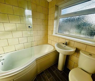 3 bedroom semi-detached house to rent - Photo 6