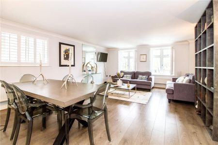 A spacious and contemporary three bedroom top floor duplex apartment with off street parking and is within walking distance to Summertown with its vibrant selection of shops and restaurants as well as conveniently located for Oxford Parkway and access onto the ring road. - Photo 2