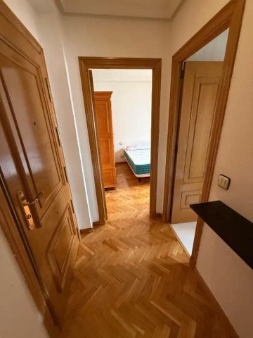 Apartamento de alquiler en Plaza Rastro, Murallas - Photo 5