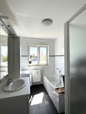 Eghezée centre, au 2e étage (avec ascenseur) de la Résidence Mozart, agréable appartement 2 chambres de 88m² avec balcon, cave et parking en sous-sol ! - Photo 5