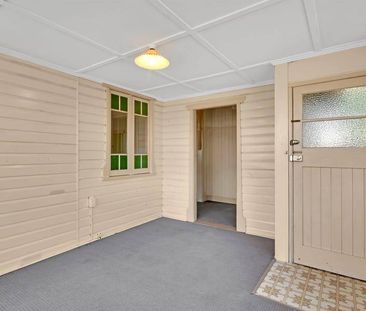 CHARMING SPACIOUS HOME CLOSE TO TOWN - Photo 4