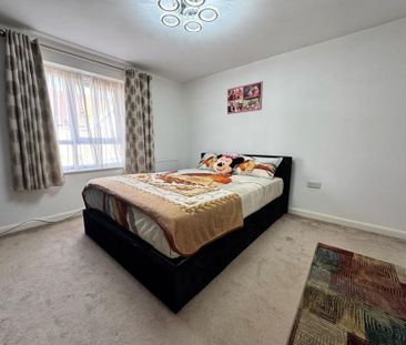 4 bedroom semi-detached house to rent - Photo 4