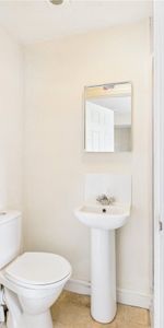 1 bedroom in a house share to rent - Photo 4