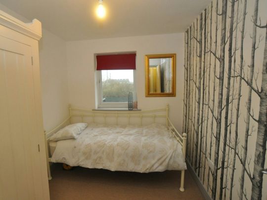 Flat to rent on - Photo 1
