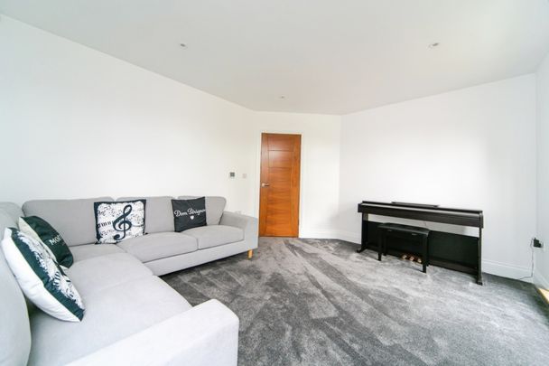 Allerton Road, Liverpool, L18 - Photo 1