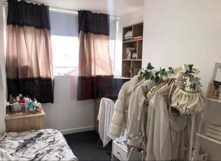 5 bedroom flat to rent - Photo 4