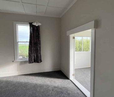 Classic Kiwi Farmhouse - Photo 3