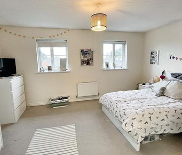 4 bedroom semi-detached house to rent - Photo 5