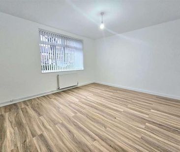 North Hill Drive, Romford, RM3 - Photo 1