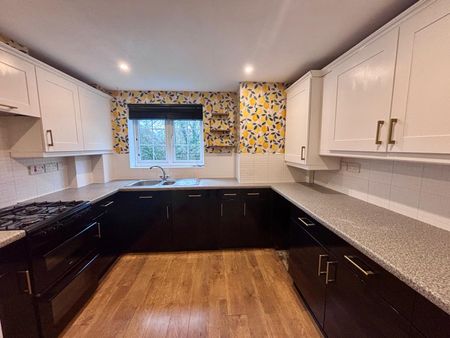 Two Bedroom Ground Floor Flat - Photo 3