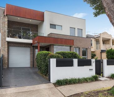 Spacious Standalone Home with Street Frontage and Modern Comforts - Photo 5
