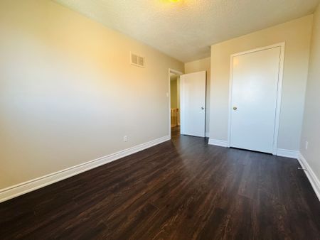 For Lease - 6 Dutch Crescent, Brampton, Ontario - Photo 3