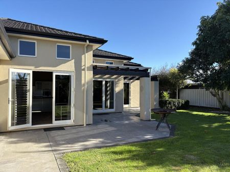 Modern Family Living - Photo 3
