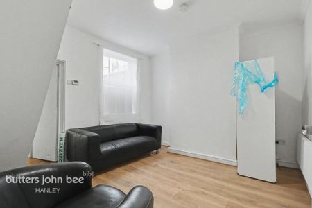 1 bedroom coach house to rent - Photo 2