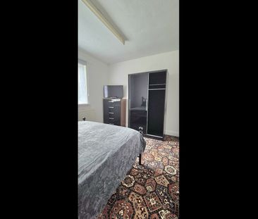 Room in a Shared House, Brooks Avenue, E6 - Photo 4