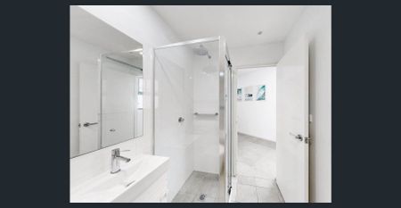 Modern & Private 2-Bedroom Apartment - Photo 4