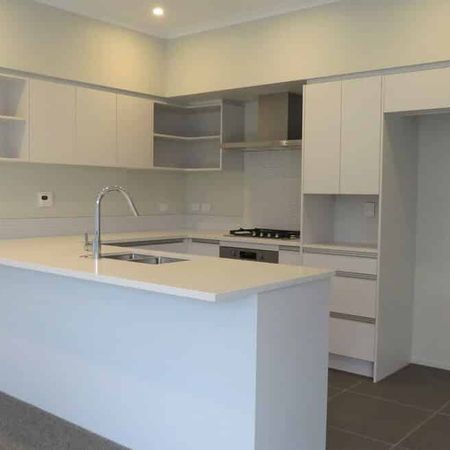 Westgate, 3 bedroom, $750 - Photo 4