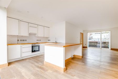 4 bedroom mews to rent - Photo 4