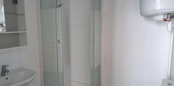 Location Appartement 1 pièce 31m² ST ETIENNE 42000 - Photo 2