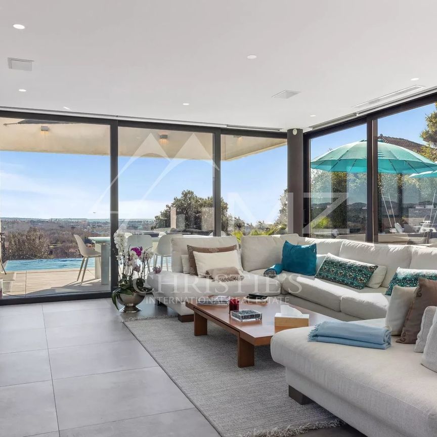 Proche Cannes - Villa contemporaine vue mer - Photo 1