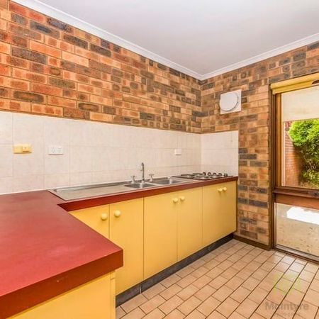 Spacious three bedroom townhouse in convenient location! - Photo 4