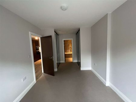 A large, modern two bedroom apartment at the edge of the Pantiles - Photo 2