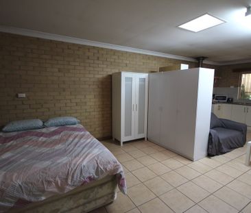 6-bedroom shared house / townhouse, Clairville Road - Photo 1