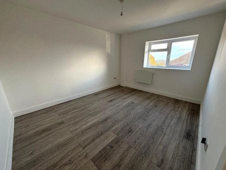 3 bedroom apartment to rent - Photo 2