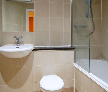 2 bedroom flat to rent - Photo 5