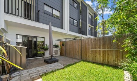 Exquisite Townhome in the Heart of Seven Hills - Photo 3