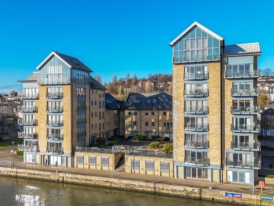 Estuary House, Port Marine, Portishead, North Somerset - Photo 1