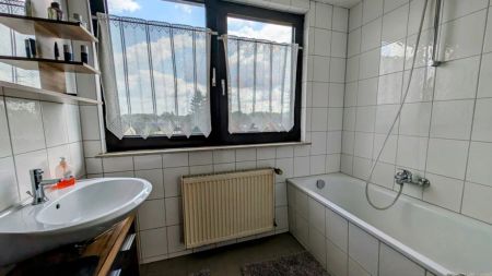 2-Zimmer-DG-Wohnung mit Balkon & Parkplatz - Foto 3