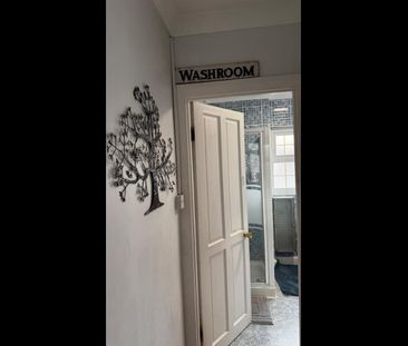 Room in a Shared House, Sheringham Drive, IG11 - Photo 6