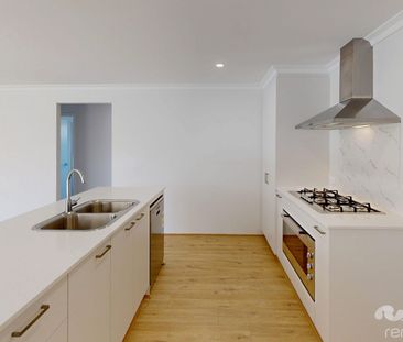 SPACIOUS FAMILY HOME IN BYFORD - Photo 6