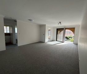 Spacious top floor unit in quiet complex! - Photo 6