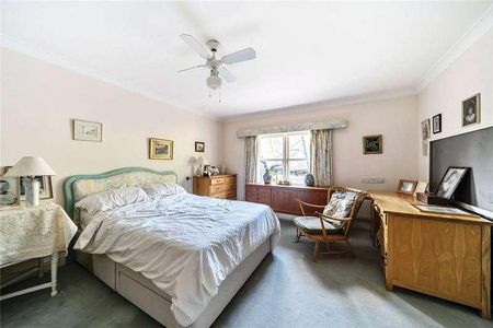 Mytchett Heath, Mytchett, Camberley, GU16 - Photo 5