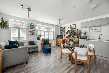 Platinum Apartments, Lower Road, Kenley, CR8 - Photo 2