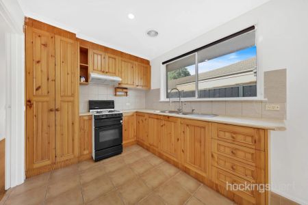 Affordable, spacious, Light filled family home in Epping - Photo 3