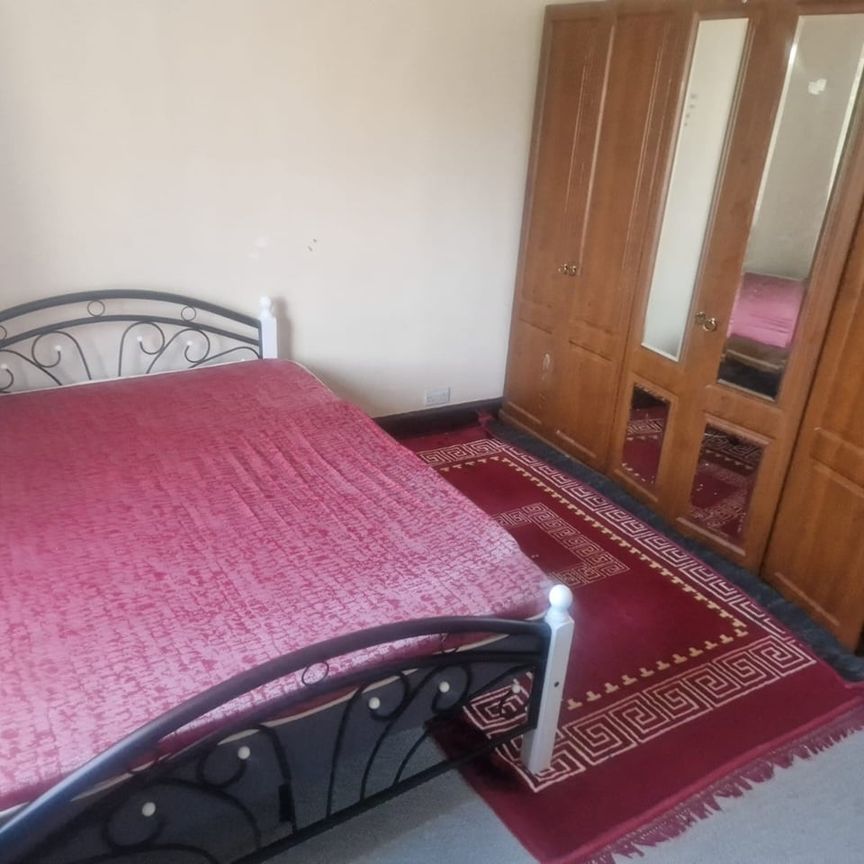 Room in a Shared House, Holland Road, E6 - Photo 1