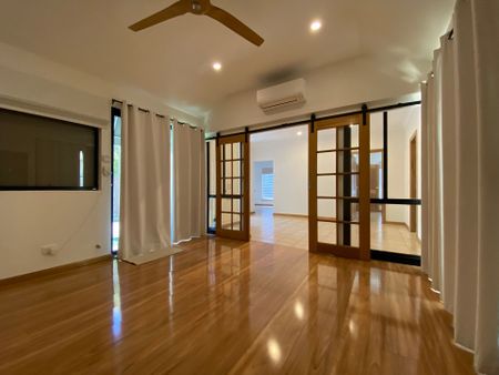 Luxury Living in a Great Location&excl; - Photo 2